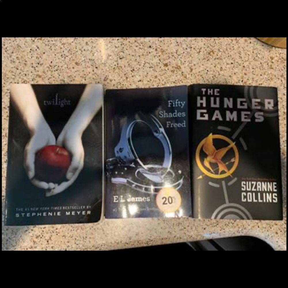 3 novels like new condition